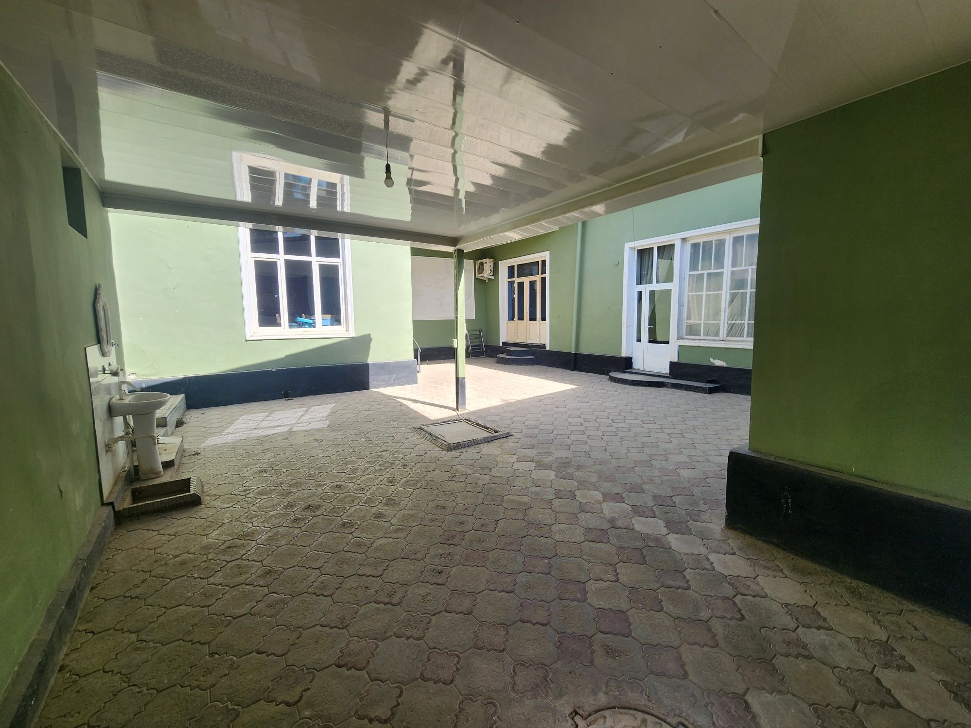 Продаётся ховли срочно, В центре города