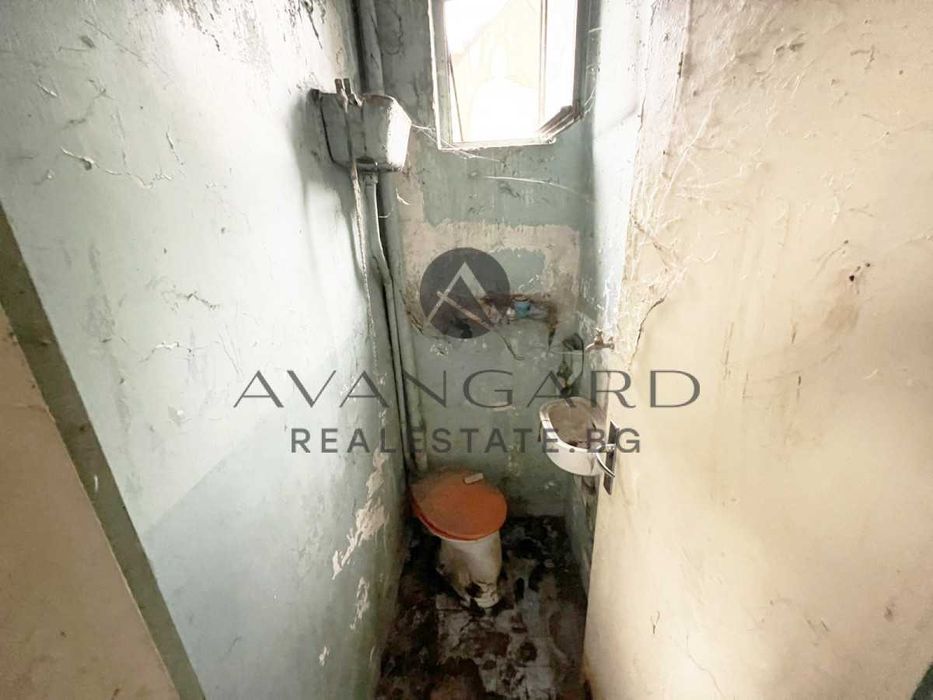 оф.24201 Етаж от къща/ Военна болница