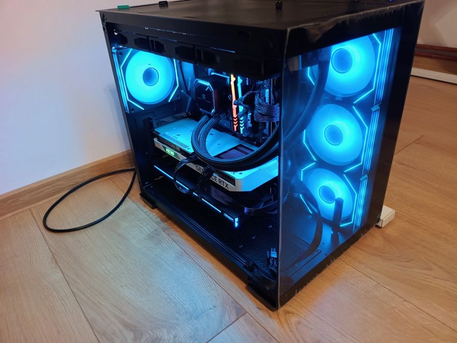 Vând PC Gaming Ryzen 7 5800x +RTX 4060 Aero +16gb DDR4