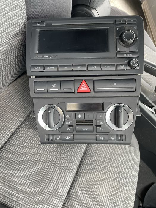 Rama 2din1 panou clima navigatie Audi A3 8p 2004-2010