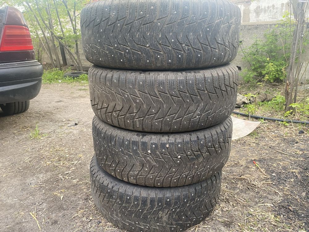 Продам резину на мерс