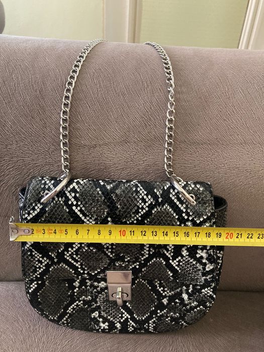 Дамска чанта с дълга дръжка