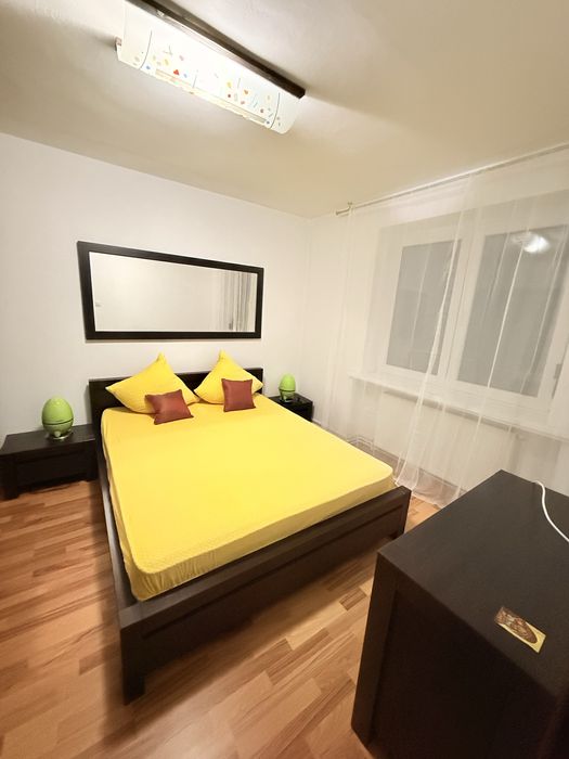 Inchiriez apartament cu 3 camere zona Crang parter