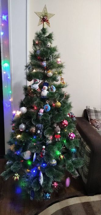 Продам новогоднюю ёлку 180 см