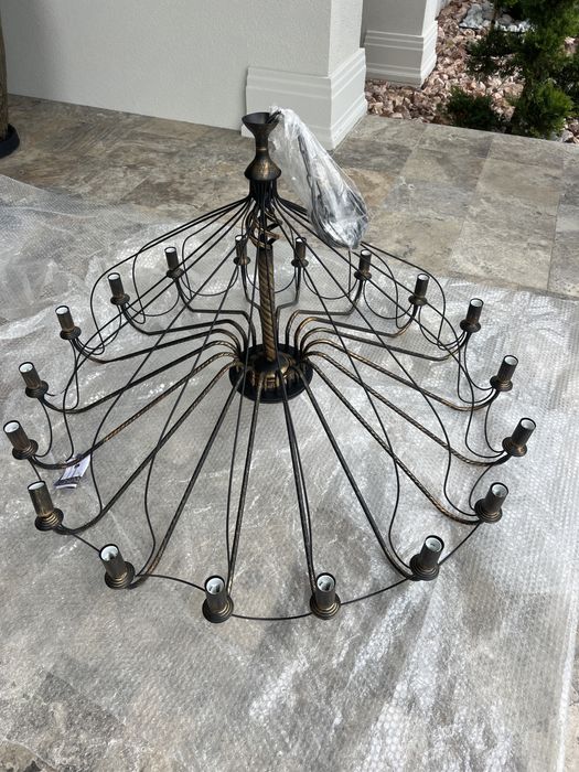 Candelabru elegant de design clasic