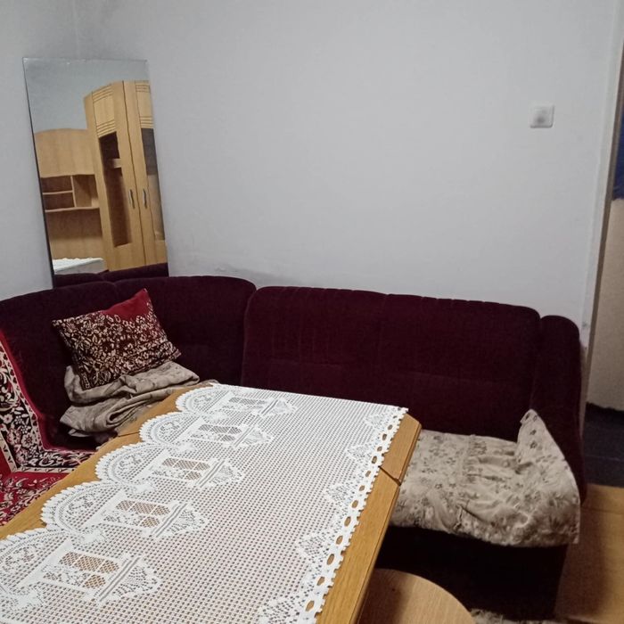 Închiriez apartament cu doua camere în Hunedoara la parter înalt