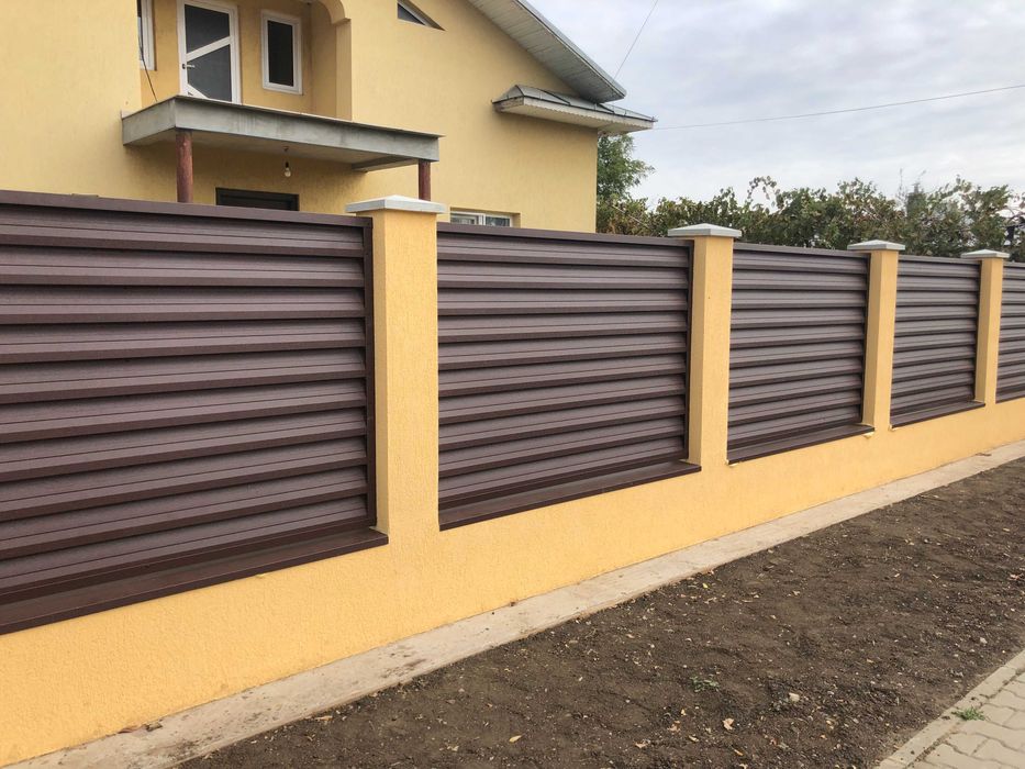 Gard modern ventilat Jaluzele prevopsite Grosime 0.6 pret 195 lei mp