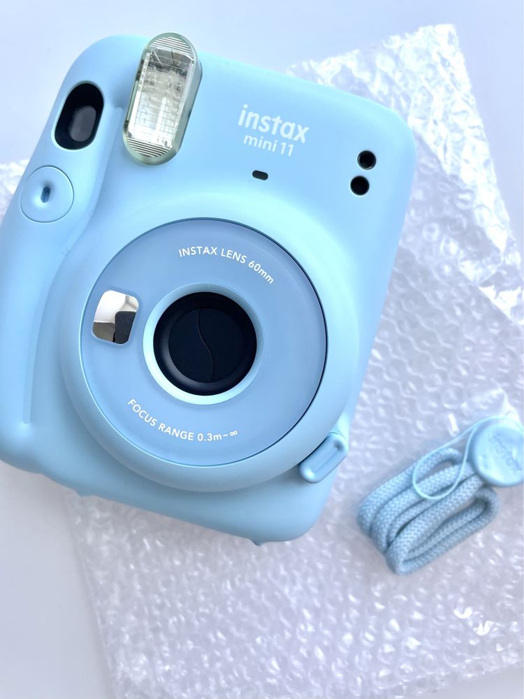 Абсолютно новый Instax mini 11 в голубом цвете