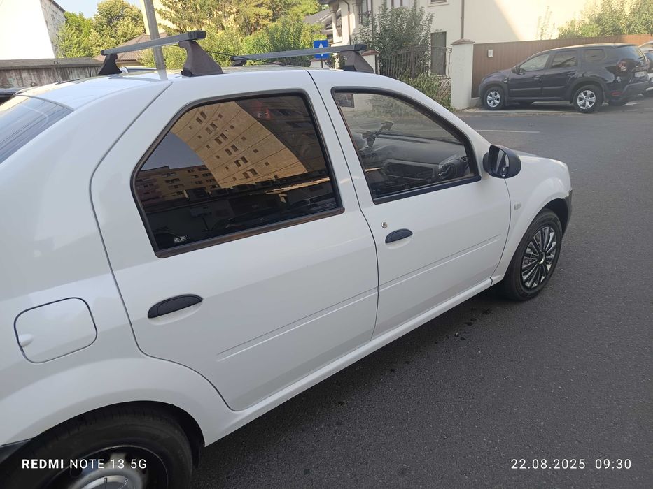 Vând Dacia Logan