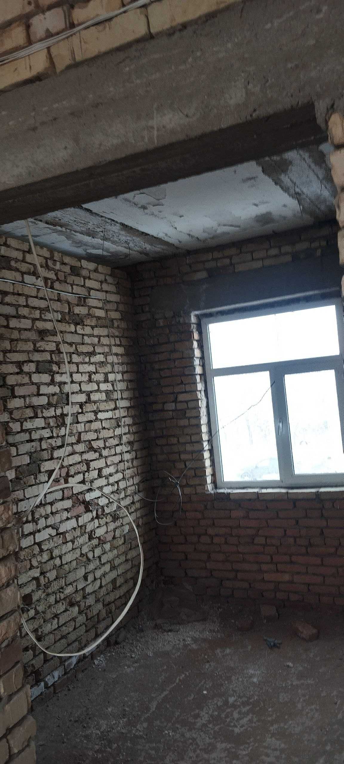 Продам здание (1 этаж - магазин, 2-этаж - квартира, 3-й этаж-мансарда)