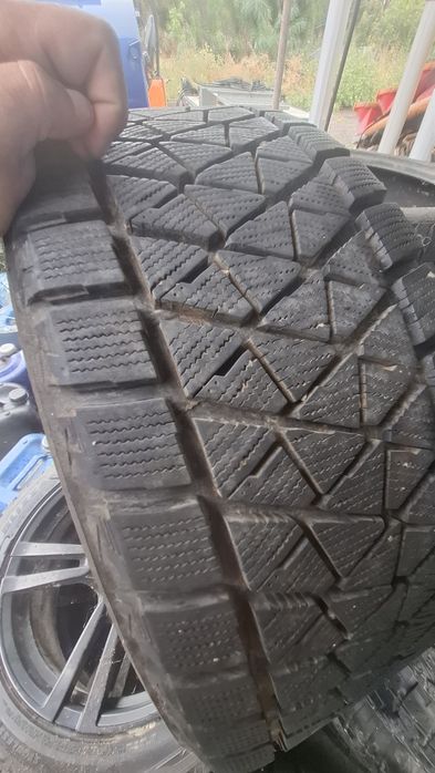 Зимни BRIDGESTONE 275 45 20 DOT 0823