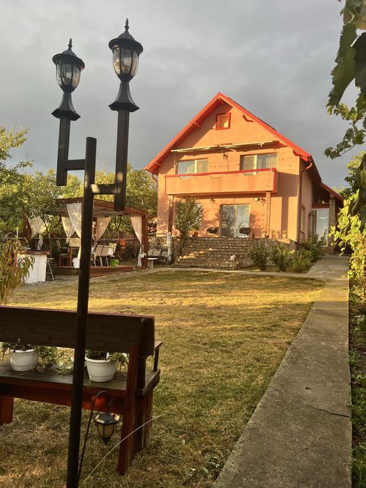 Vand casa 5 camere,200mp utili,850 mp teren,7 km de Pitesti(10 min),
