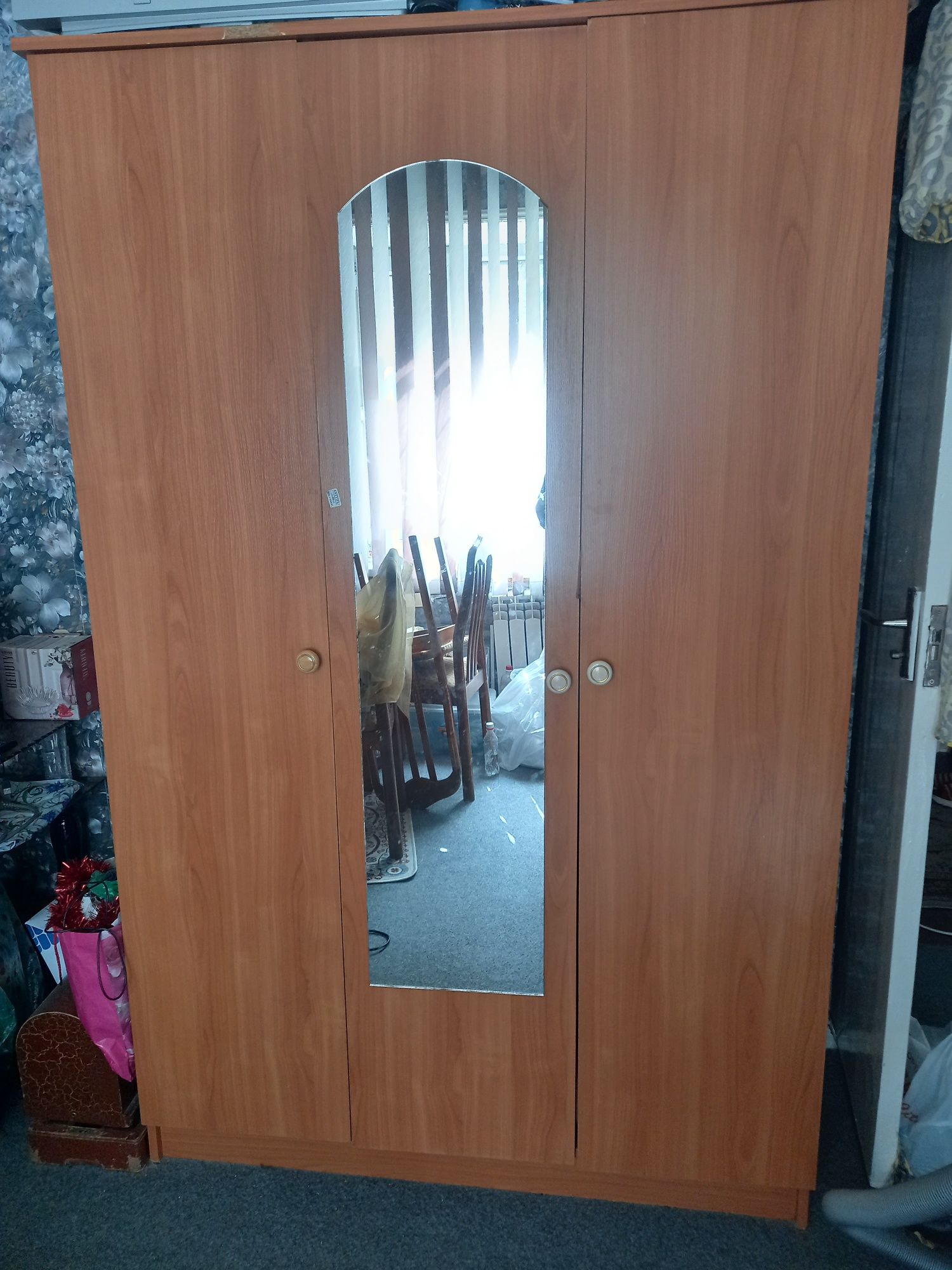 Продам шифоньер, диван, кровать