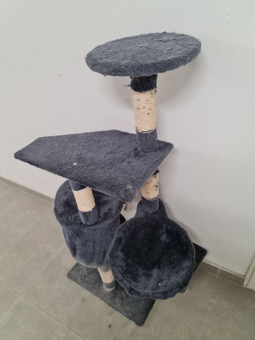 Ansamblu de joaca pentru pisici, folosit, stare buna, 4 niveluri plus