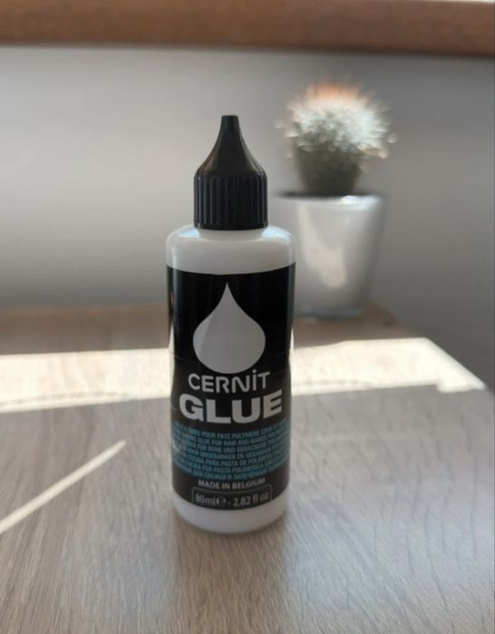 Adeziv/lut polimeric lichid