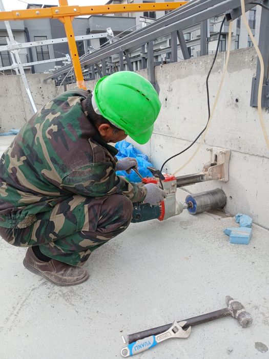 Beton devor teshish