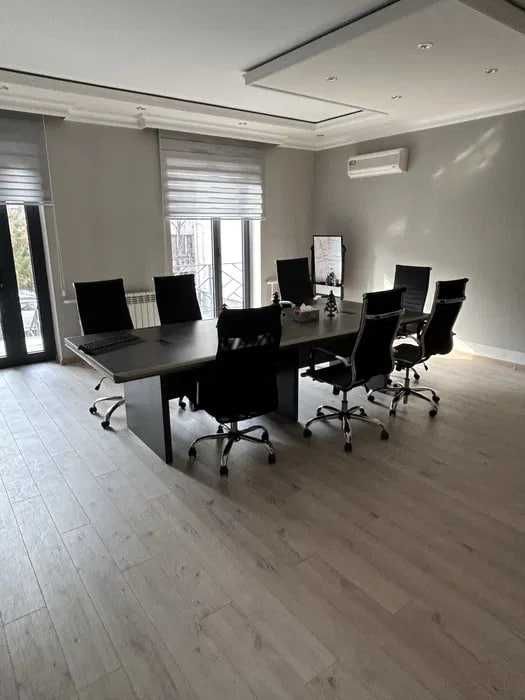 Отличное предложение! Помещение 335 м² в центре Дархана с парковкой