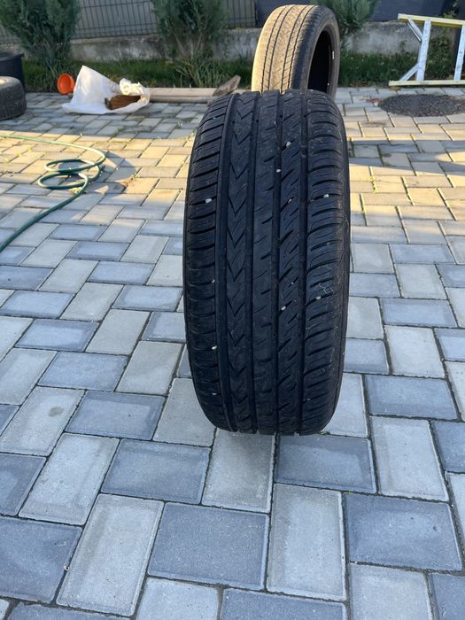 Vand cauciucuri de iarna runflat.