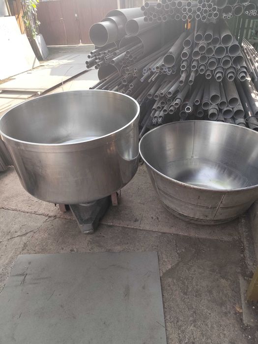 Дежи на 330 литров. Новые. Италия