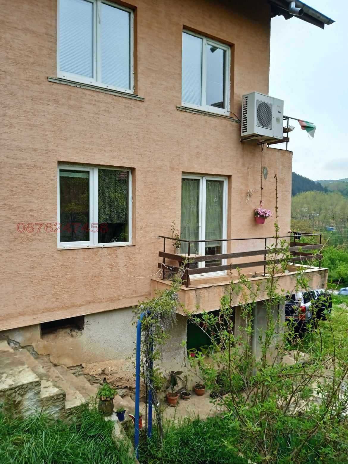 Продавам къща в близост до София