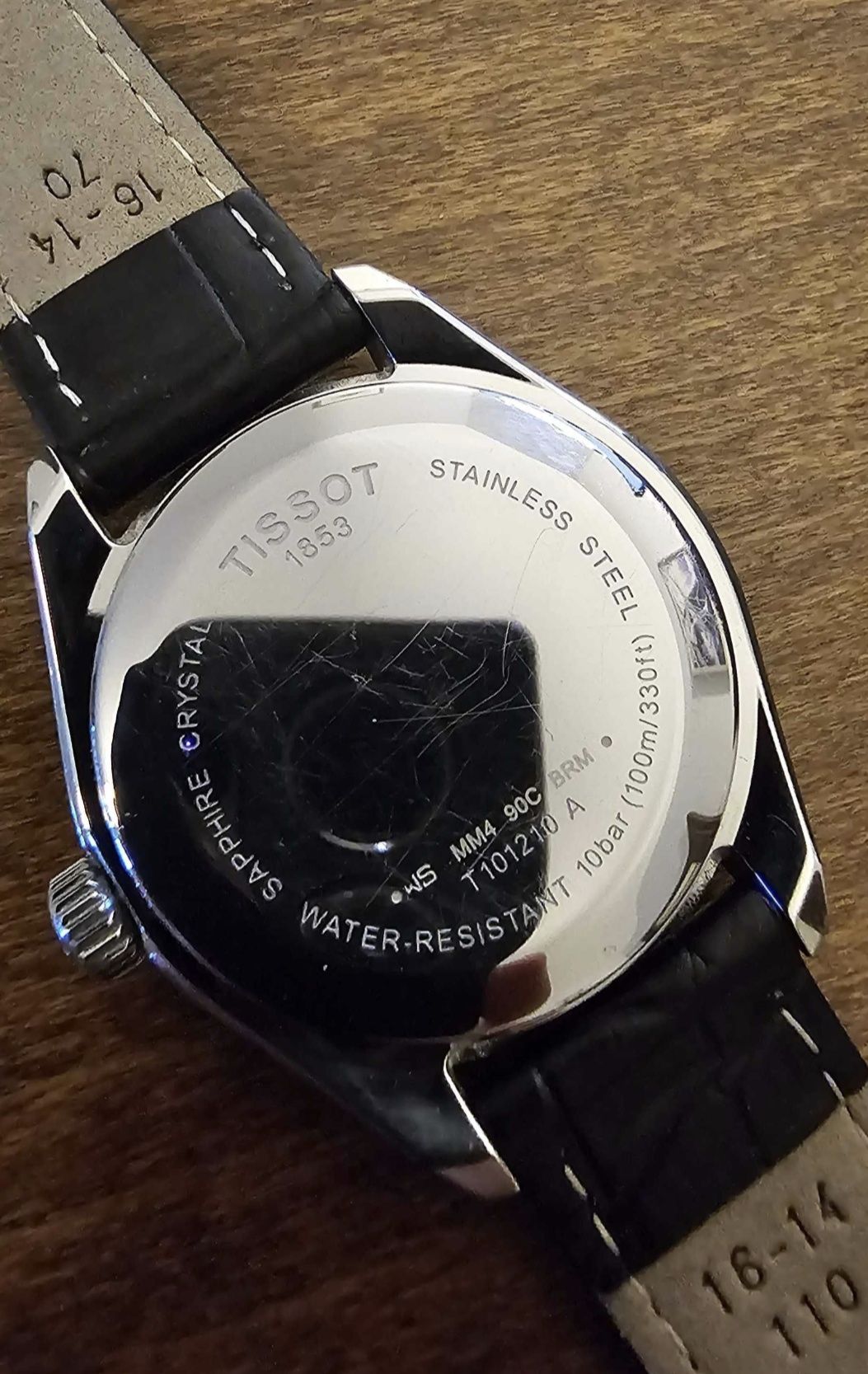 Дамски часовник Tissot с кожена каишка
