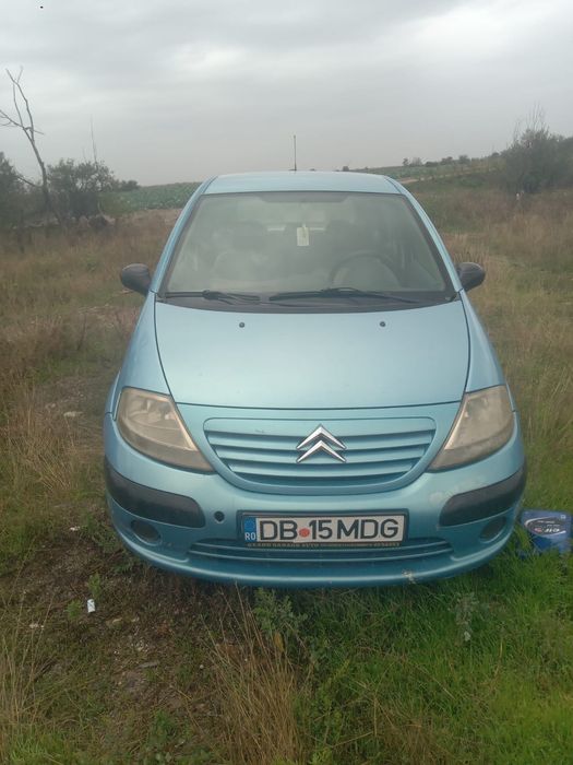 Vând Citroen C3 din 2003 mașină pentru dezmembrări sau camp.