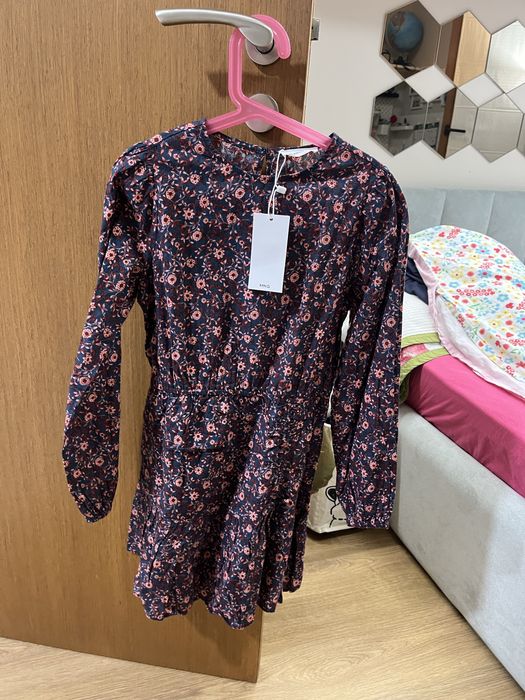 Рокля на Mango,размер 140.Необличана,с етикет