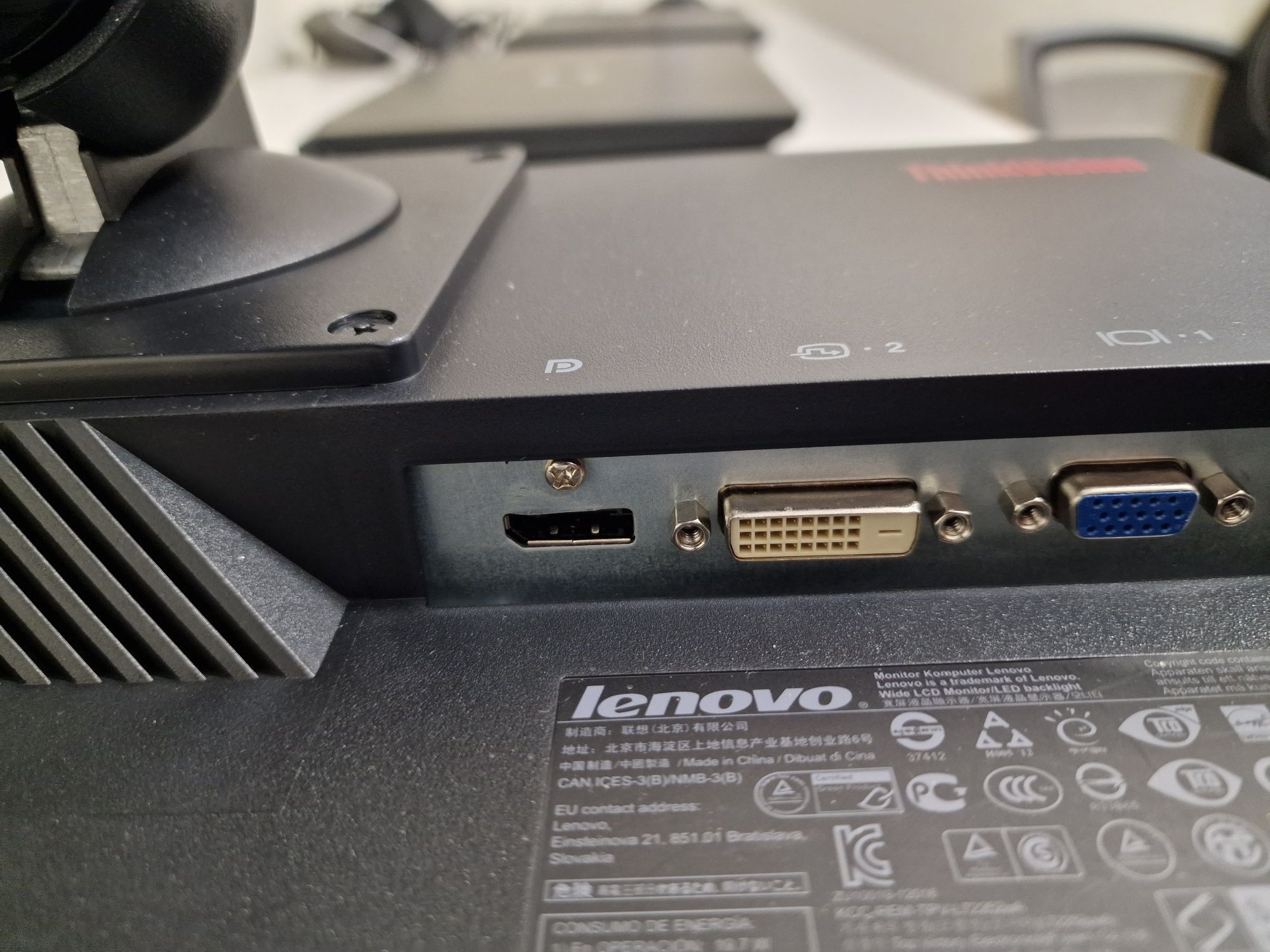 Монитор Lenovo 22