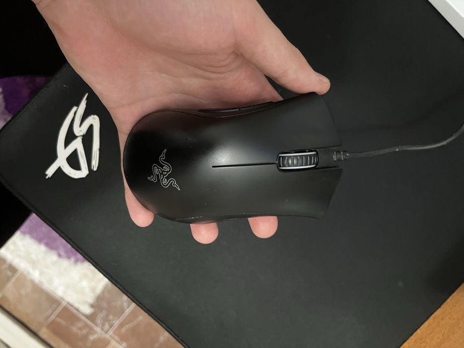 Продаю мышку рейзер срочно хочу продать я покупал его в Августе в  ДНС