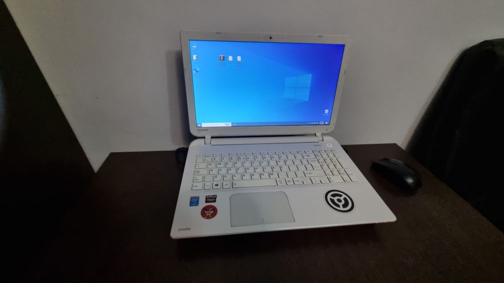 Vand laptop Toshiba i5 , ssd , 8GB ram