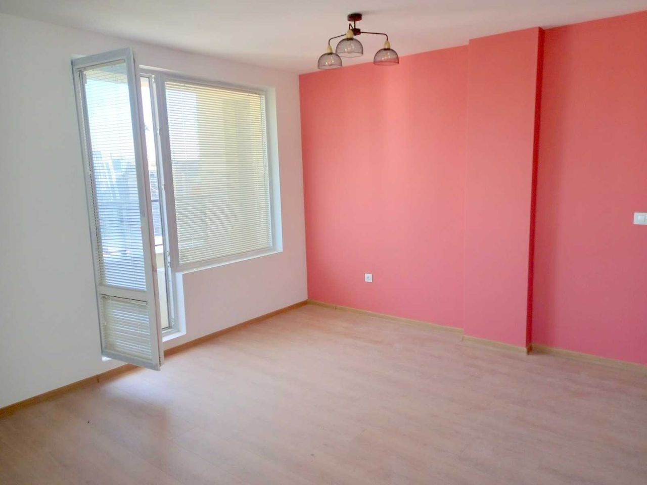 Дава се под наем Двустаен апартамент в София, Кръстова вада - 56 кв.м за 600 € - Снимка #2