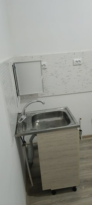 Янги дархонда курилган уй сотилади 13.этаж 3 хонали квартира .