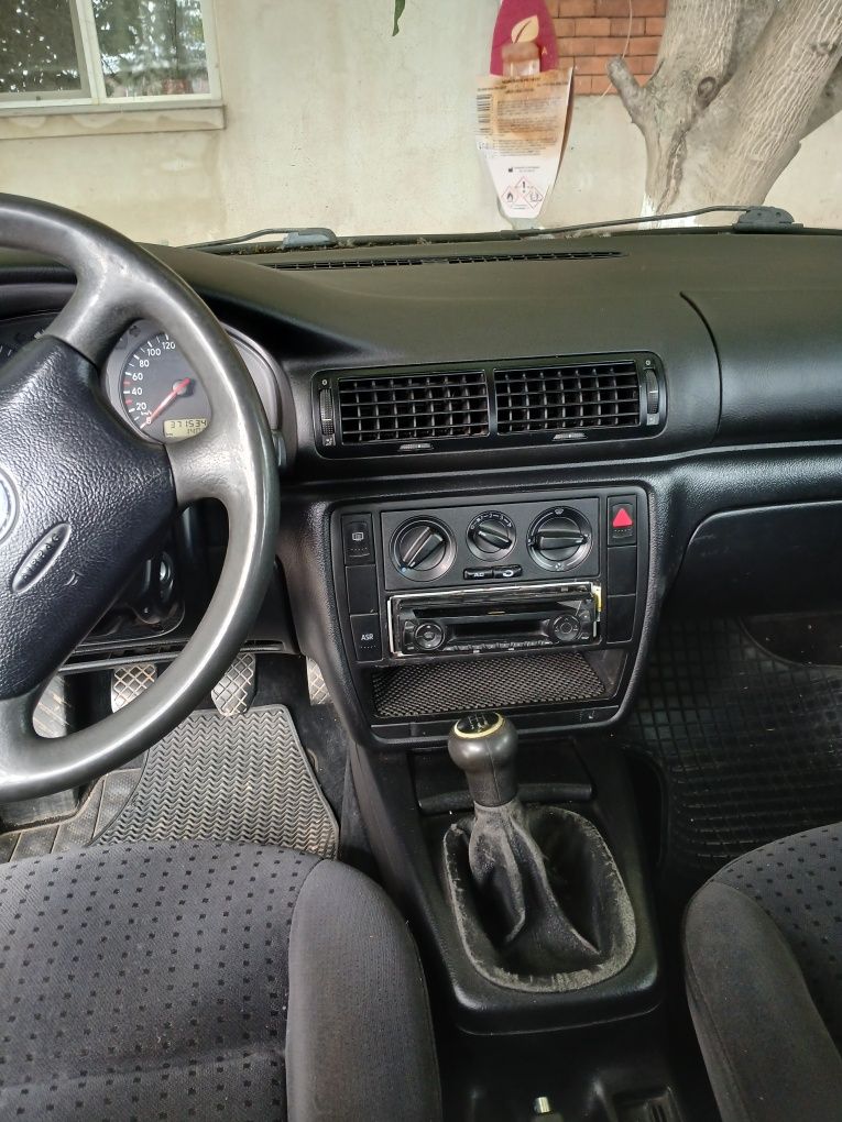 Vând passat din 2001