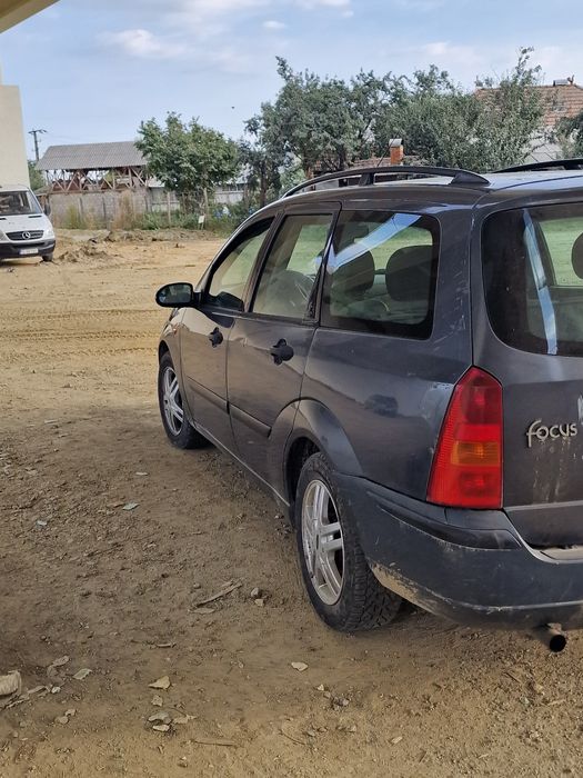 Vând ford focus 1