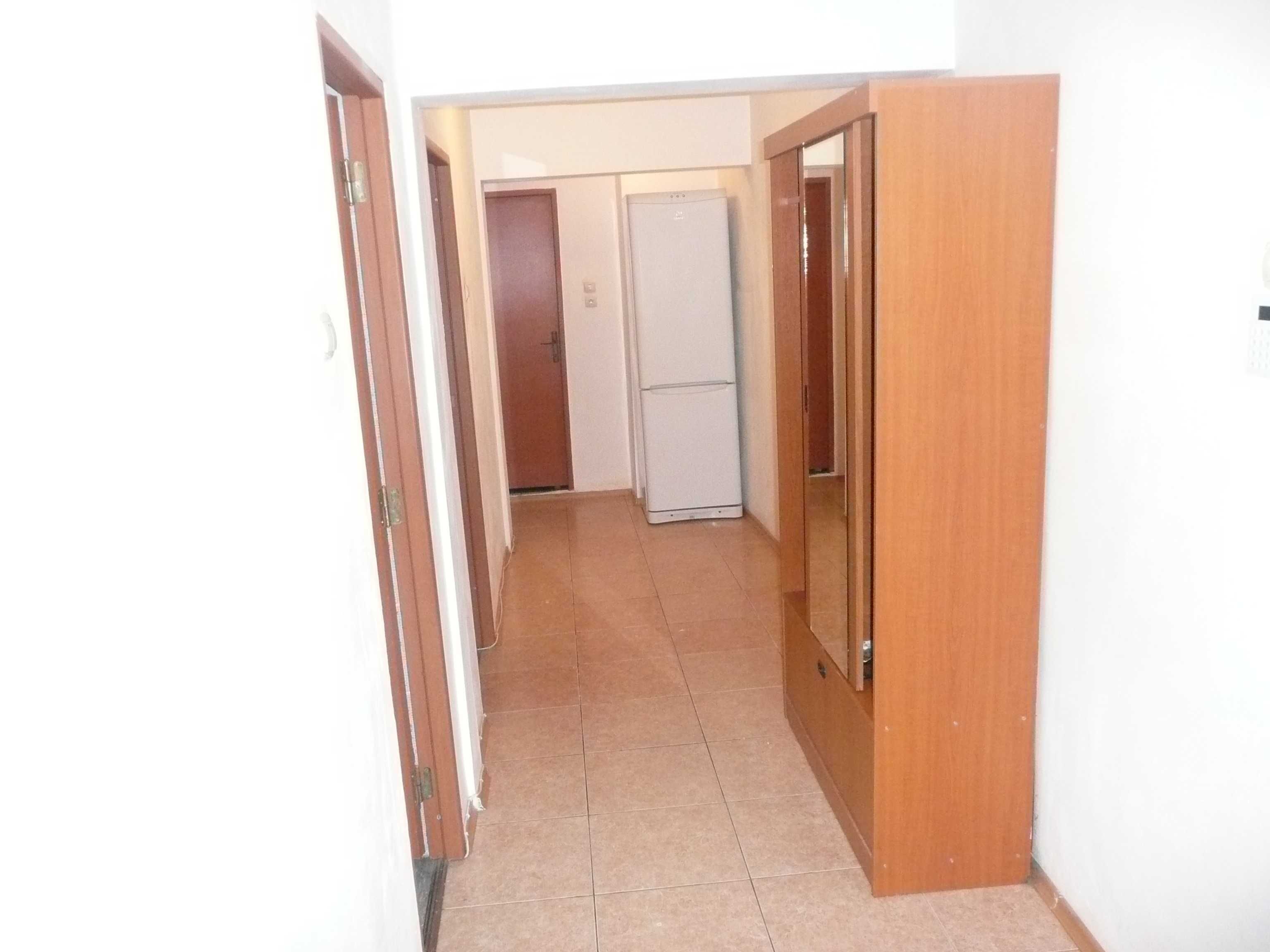 Proprietar inchiriez apartament 3 camere Crangasi