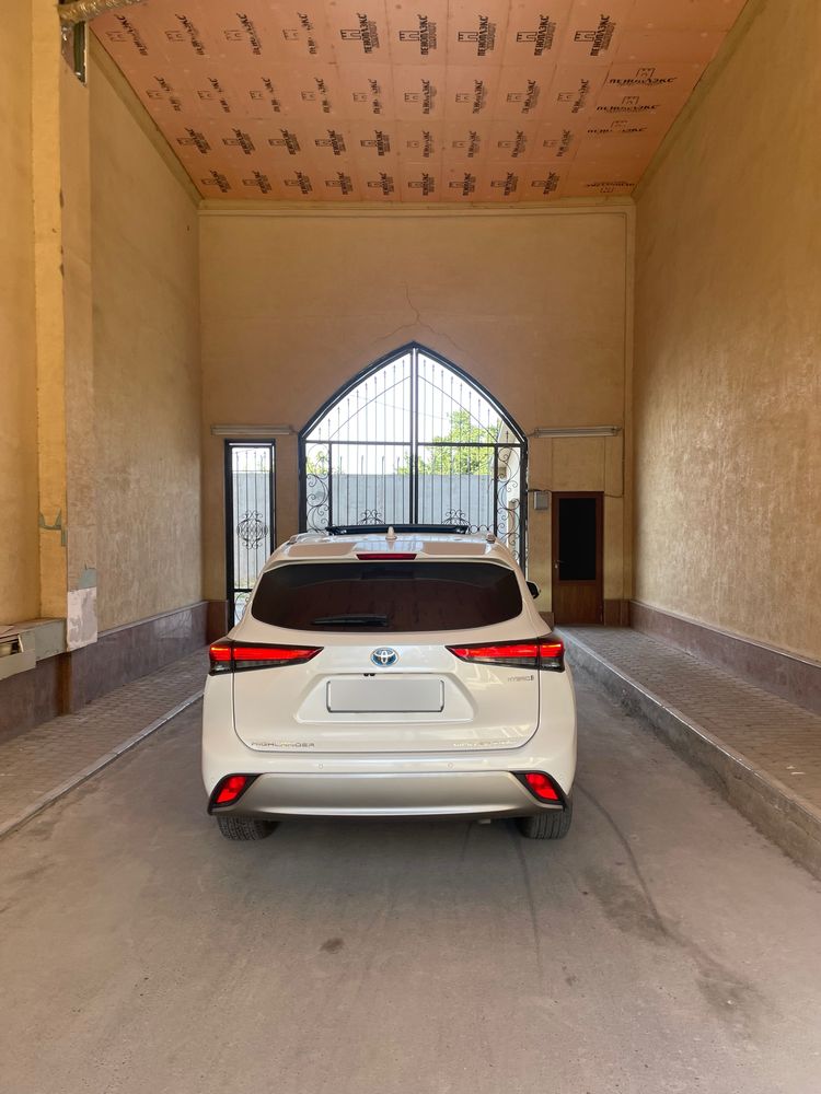 Продается Toyota Highlander DC 2024 года