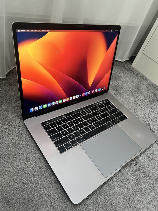 Macbook Pro 15 touchbar, i7, 16 RAM, 1 TB