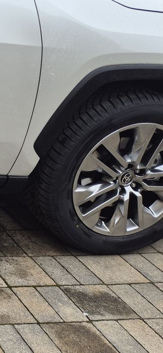 Vand jante cu anvelope de iarna toyota r4