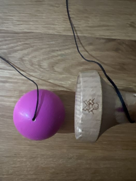 Kendama sweets radar pink cu semnatura lui Andu