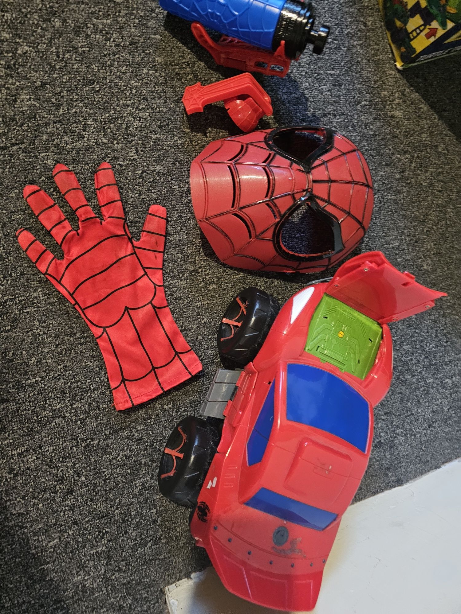 Колата на spider man + ръкавицата и спрея