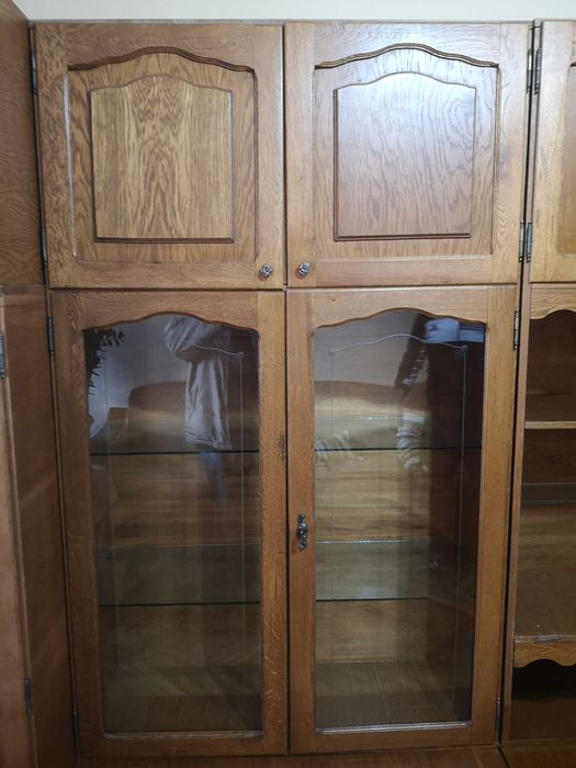 dulap-vitrina cu geamuri , lemn masiv