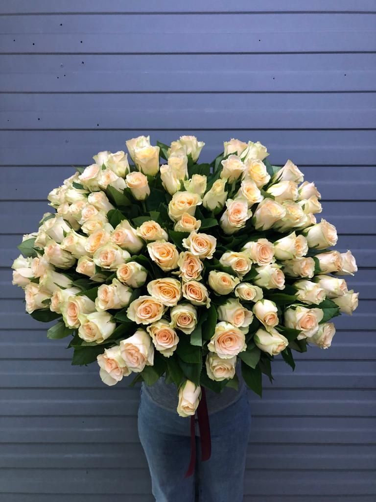Доставка букета цветов 25, 51, 101 роза _40000 тг