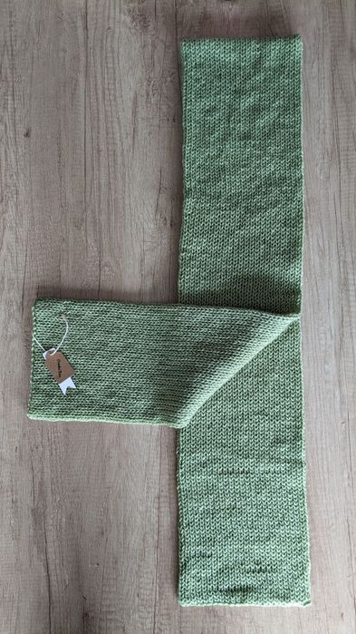 NOU- Fular lung crosetat din fir acrilic