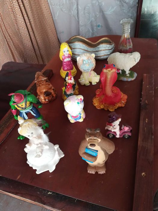 Статуэтки,сувениры разные