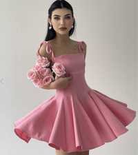 Розова кукленска рокля