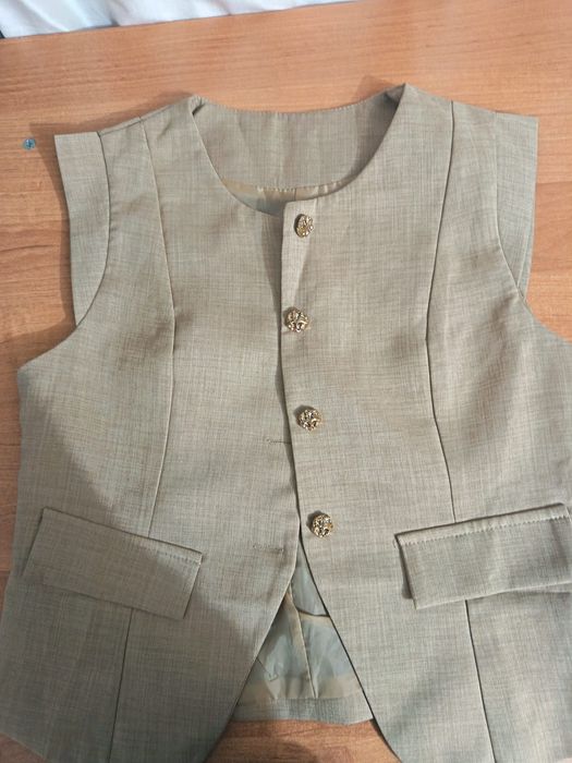 Жилет 8000 тг торг бар