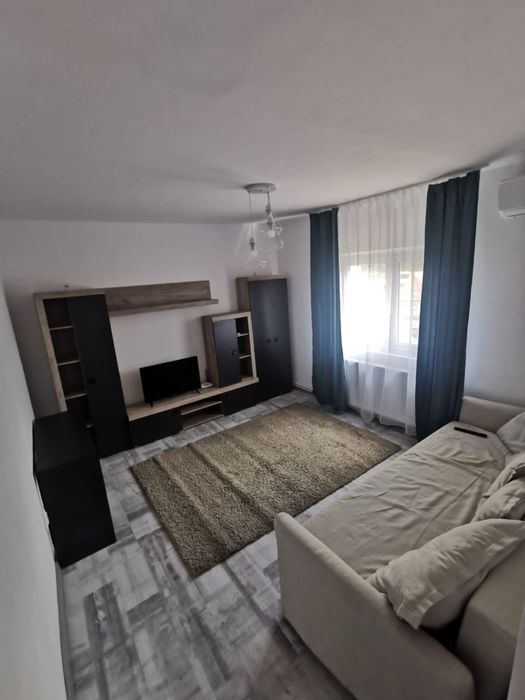 Apartament cu o camera renovat, complet mobilat si utilat
