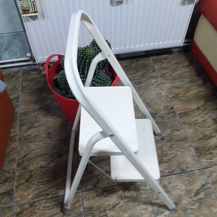 Scara metalica uz casnic