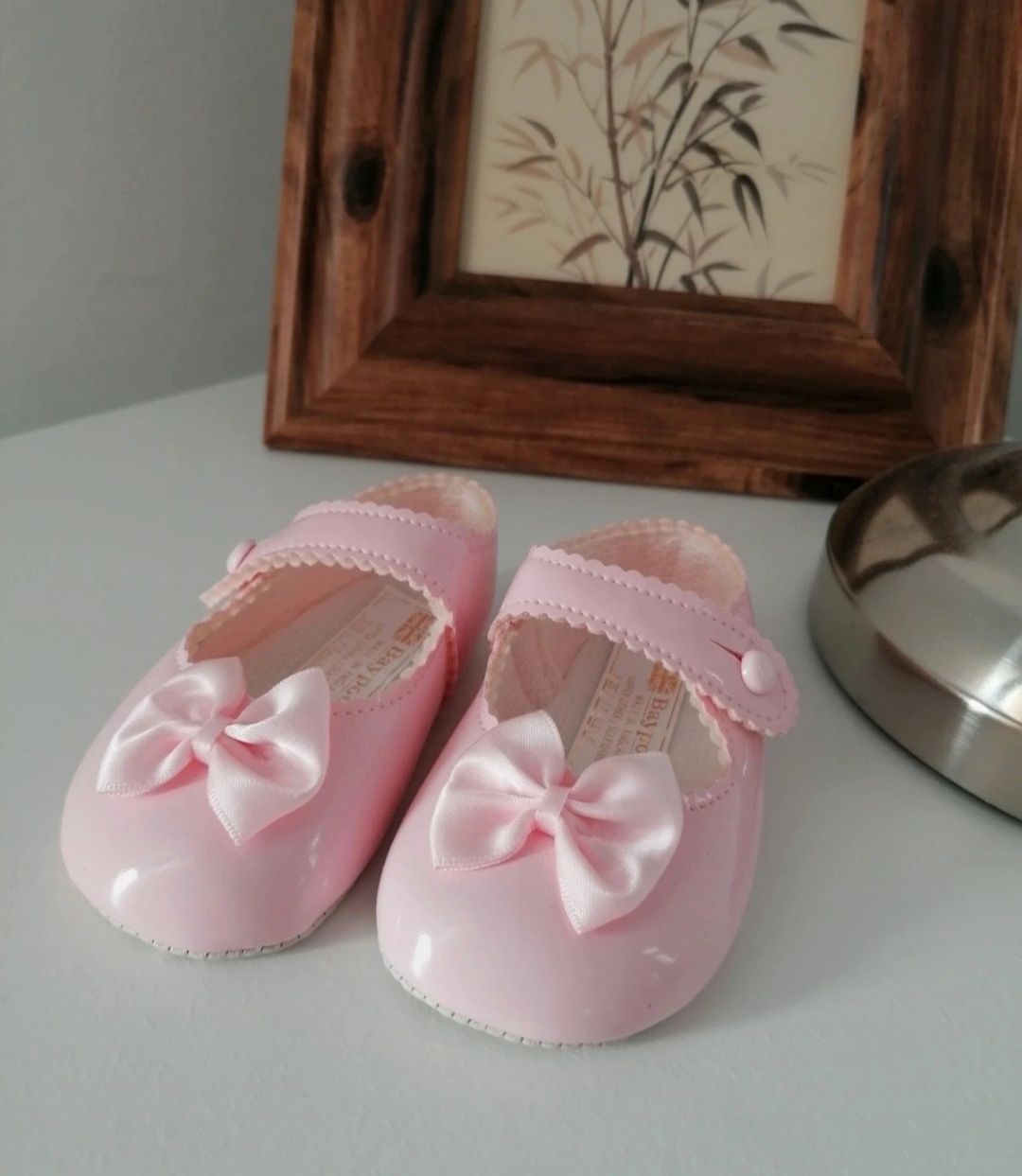 Pantofi din piele lăcuita pentru bebeluși