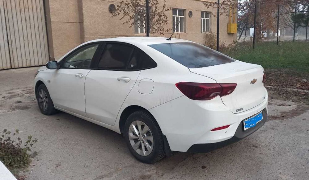 Onix автомат сотилади